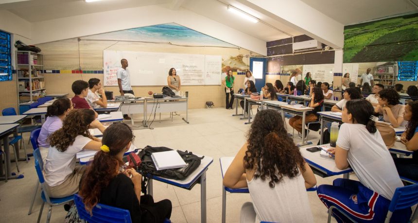 Ganhe o Mundo: Governo de Pernambuco abre licitação para contratar empresa que enviará estudantes a outros países
