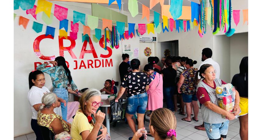 Prefeitura Municipal de Belo Jardim realiza entrega de cestas básicas para usuários do CRAS