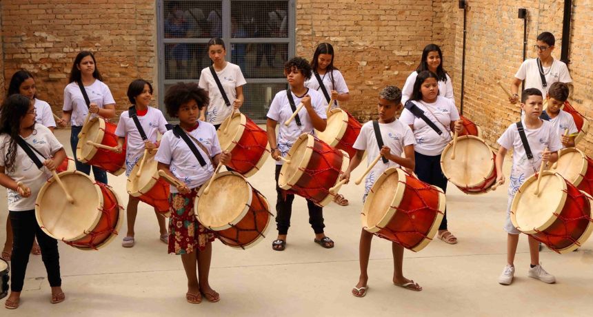 De Belo Jardim para a Fenearte: Instituto Conceição Moura educa com música