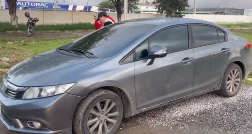 Balanço: carro furtado em Bezerros é localizado dentro de oficina em Caruaru