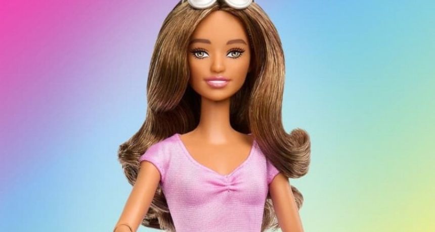 Mattel lança primeira boneca Barbie com deficiência visual