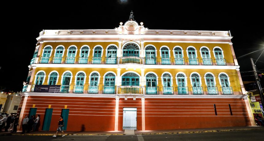 Governadora Raquel Lyra entrega nova iluminação pública de LED em Triunfo e anuncia obra de acessibilidade do Cine Theatro Guarany