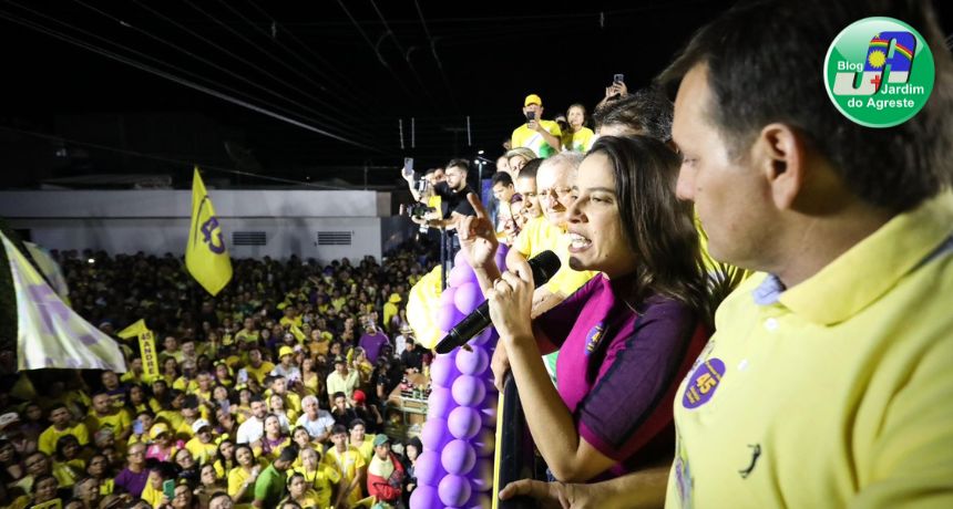 Em Cachoeirinha, Raquel Lyra e André Raimundo realizam grande passeata