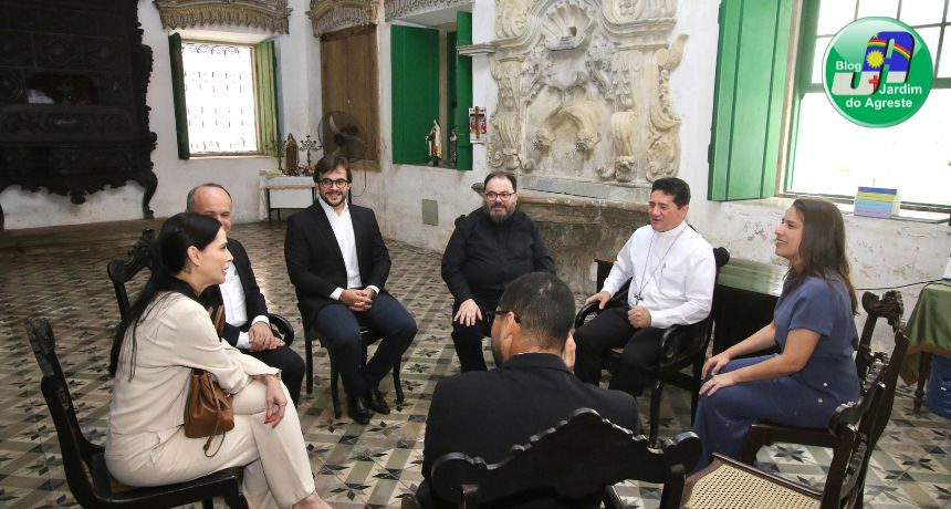 Governadora Raquel Lyra assina ordem de serviço da restauração da Igreja Matriz de Santo Antônio, no Recife