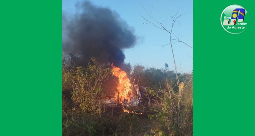 Helicóptero cai e pega fogo em Caruaru, matando duas pessoas; Veja vídeo