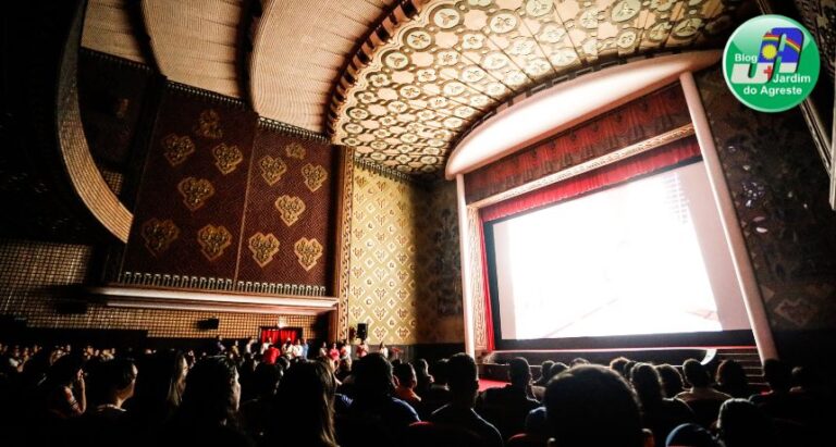 Governadora Raquel Lyra reabre Cinema São Luiz em sessão para colaboradores que trabalharam na restauração do equipamento