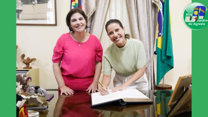 Governadora Raquel Lyra transmite cargo para vice-governadora Priscila Krause