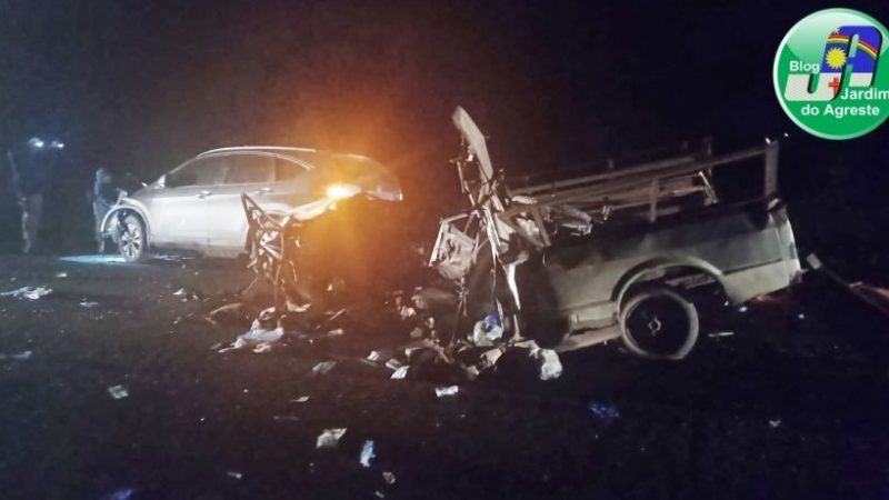 Colisão entre três veículos deixa um morto e quatro feridos na BR-104, em Cupira