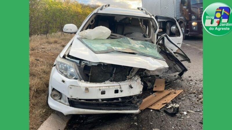 Colisão frontal deixa cinco pessoas feridas na BR-232, em Serra Talhada