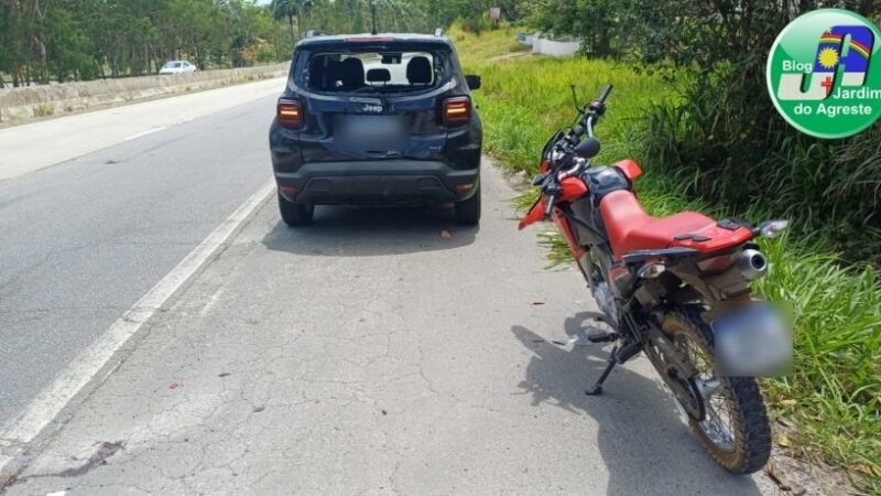 Motociclista fica gravemente ferida após colisão traseira na BR-232, em Moreno