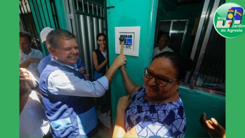 No Recife, governador em exercício visita casas reformadas pelo Reforma no Lar