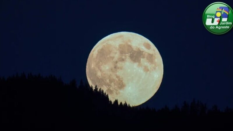 Maior superlua de 2025 ilumina o céu nesta quarta-feira