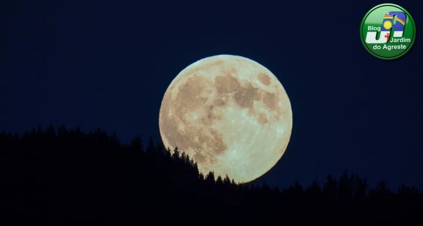 Maior superlua de 2025 ilumina o céu nesta quarta-feira