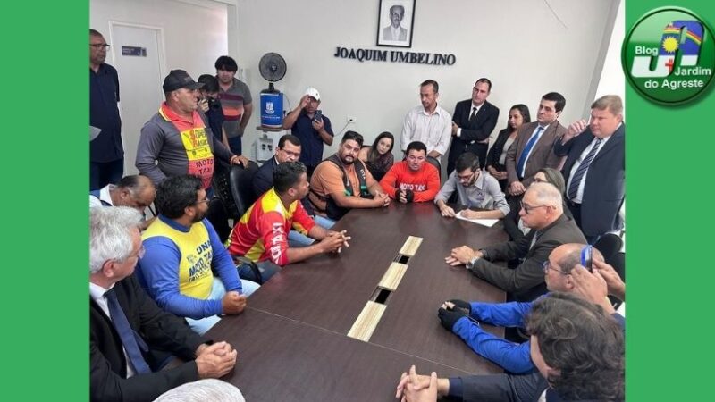 Vereadores de São Bento do Una se reunem com Mototaxistas para discutir melhorias e segurança no Transito Municipal