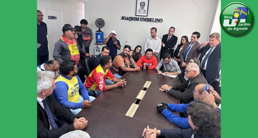 Vereadores de São Bento do Una se reunem com Mototaxistas para discutir melhorias e segurança no Transito Municipal