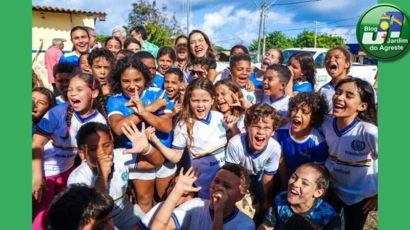 Em Fernando de Noronha, governadora Raquel Lyra anuncia a construção de casas e reforma do cemitério local