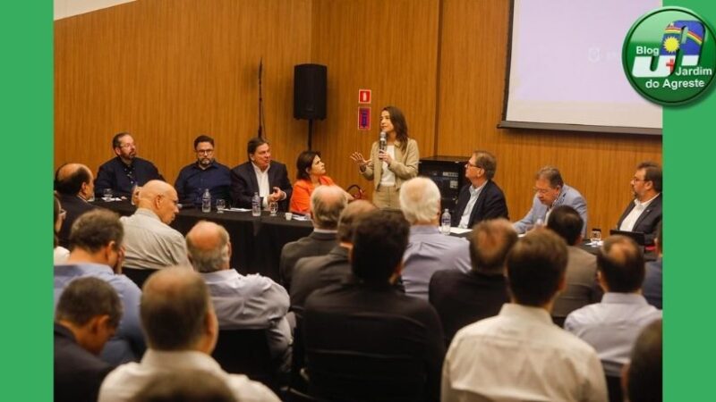 Liderando o diálogo com o setor produtivo, a governadora Raquel Lyra destacou os avanços da gestão durante reunião do Movimento Atitude Pernambuco