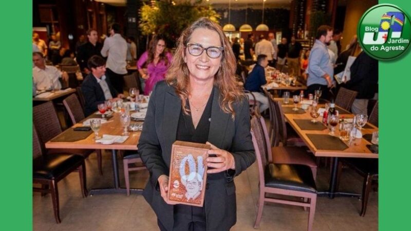 Débora Almeida é destaque no Jantar do Galo Pernambucano e recebe prêmio pela atuação no setor
