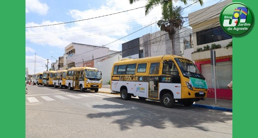 Belo Jardim recebe cinco novos ônibus escolares e amplia frota escolar do município; investimento é de mais de R$ 2,2 milhões